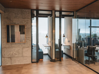Projeto de Teto Vinílico, Piso Laminado e Persianas da Vivazz Decor